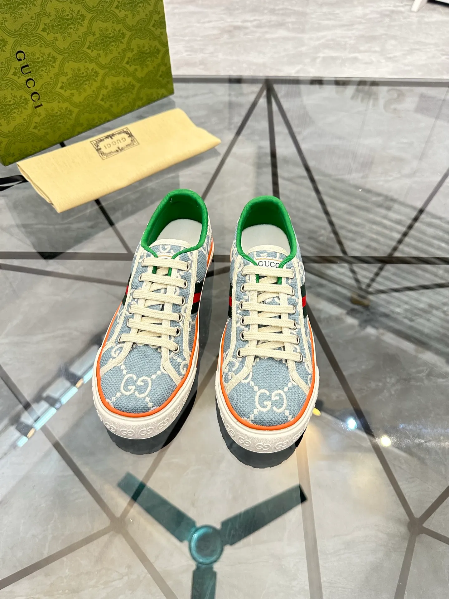 Men's shoes: 💰P380¥ Product trademark: Gucci* "Gucci*" low-top casual shoes Regular size: 38-44 (can be customized to 45.46.) Product materials: Original material from the upper counter, breathable lining, original outsole. Number: 661
